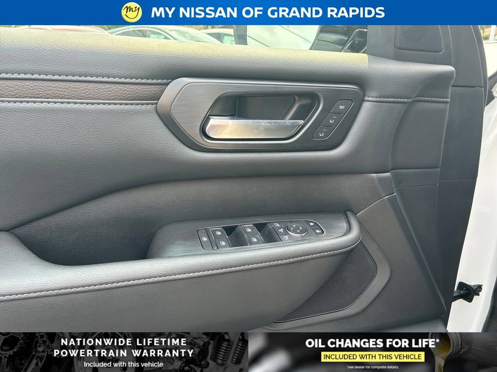 New 2026 Nissan Armada SL w/ Captain's Chari Seat Package AWD/4WD image 12