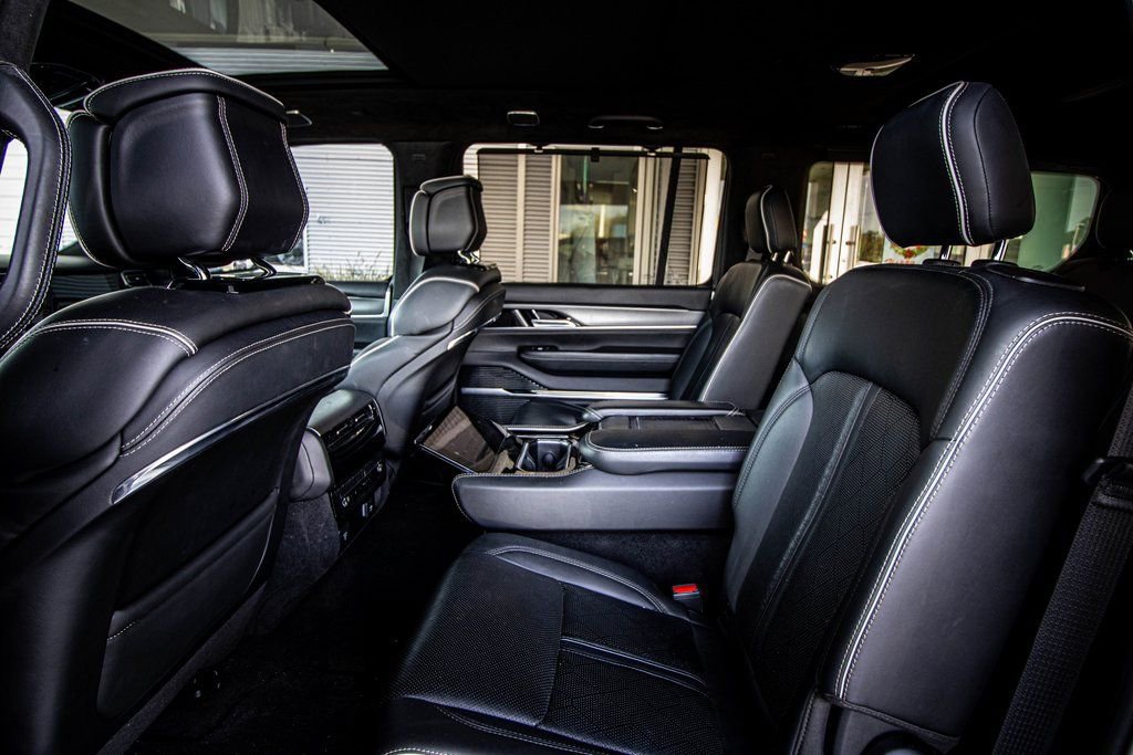 Used 2022 Jeep Grand Wagoneer Series II image 40