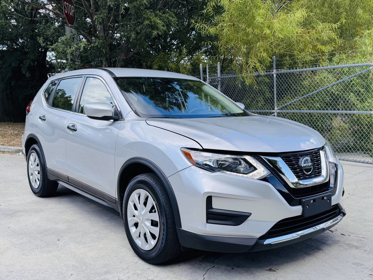 Used 2020 Nissan Rogue S image 3