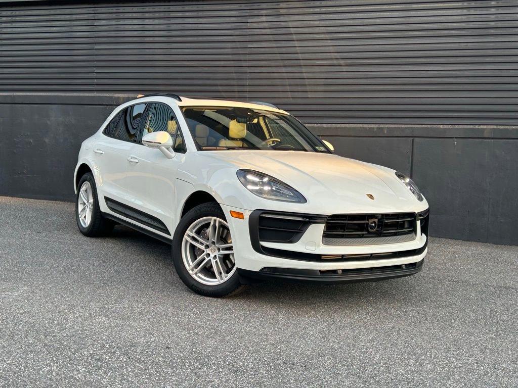 Certified 2025 Porsche Macan image 12