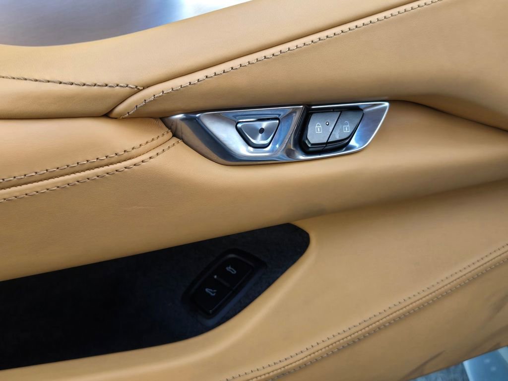 Used 2022 Chevrolet Corvette Stingray Premium Cpe w/ Z51 Performance Package image 17