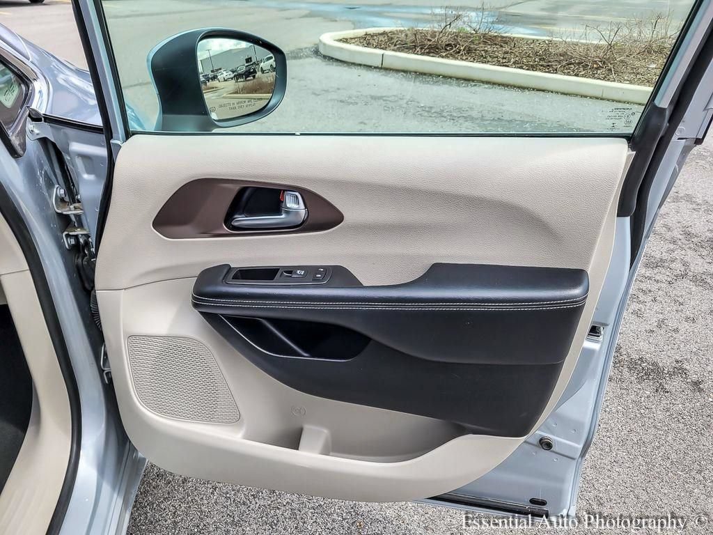 Used 2023 Chrysler Voyager LX FWD image 30
