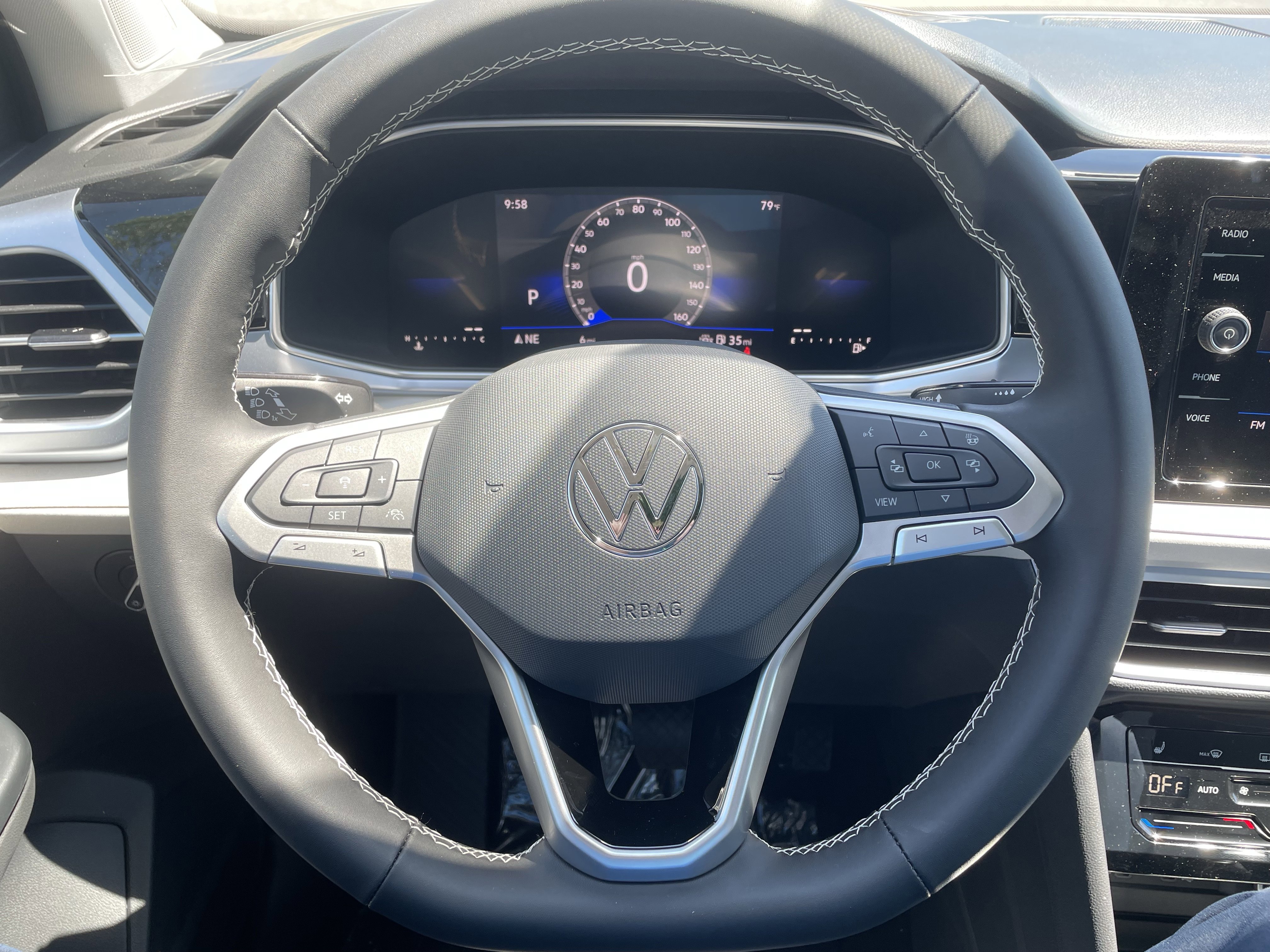 New 2026 Volkswagen Taos SE FWD image 17