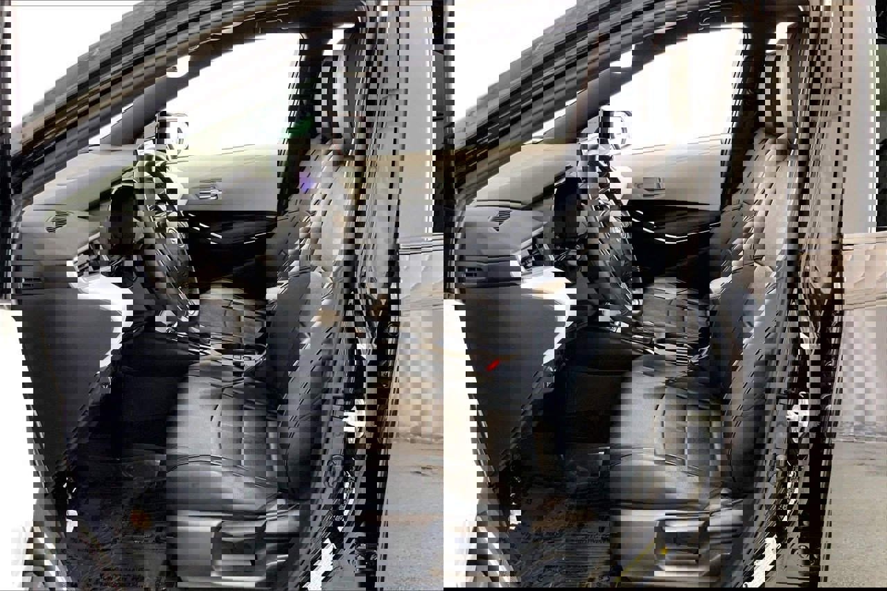 Used 2024 Toyota Corolla SE image 18