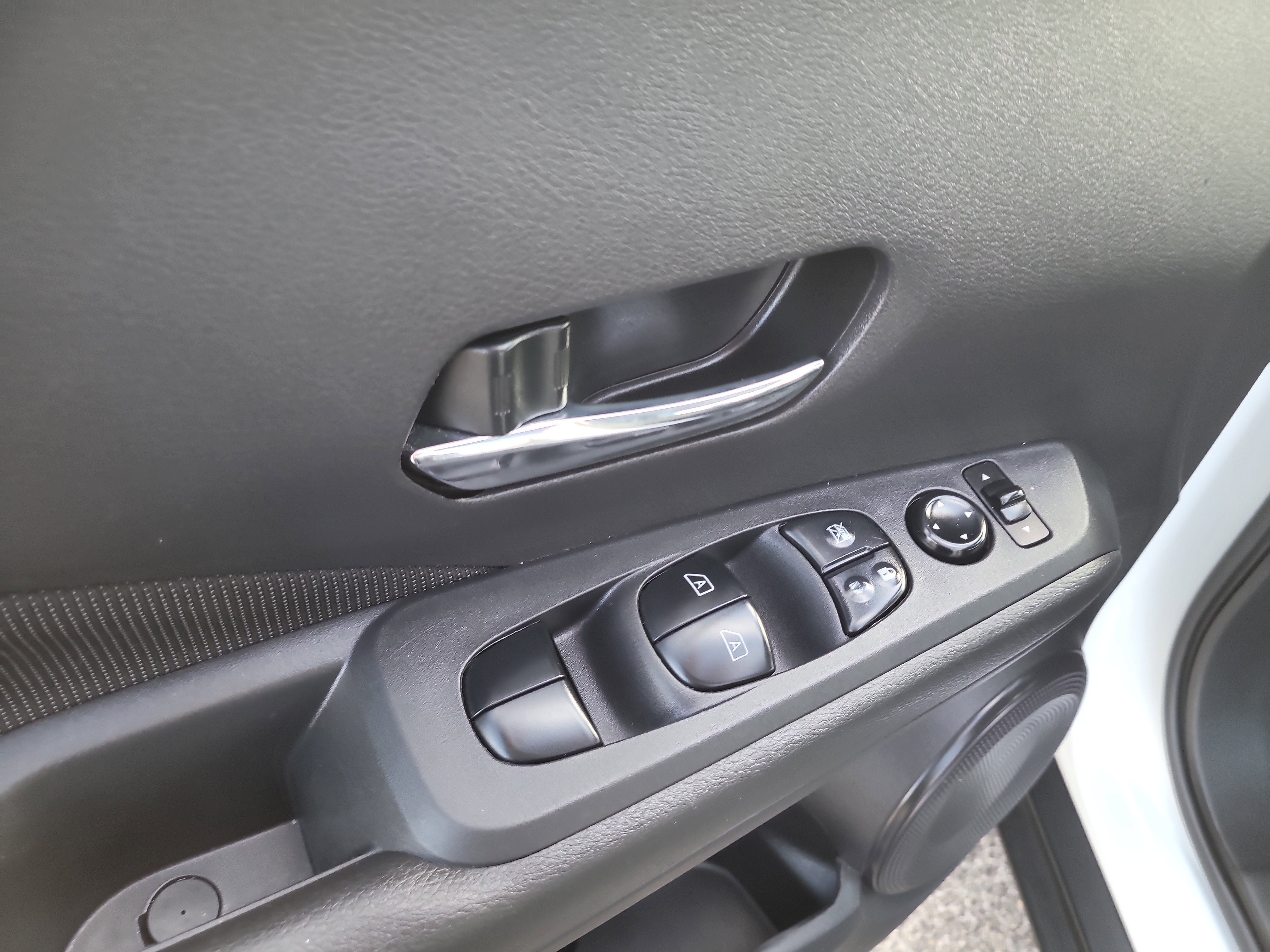 Used 2024 Nissan Kicks SV image 18