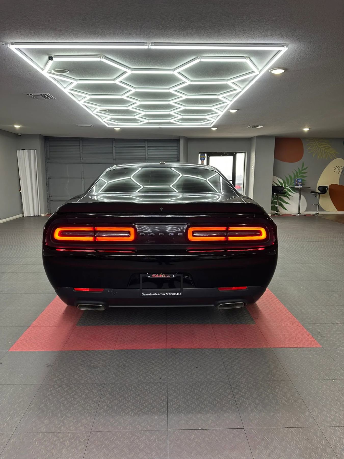Used 2018 Dodge Challenger SXT RWD image 5