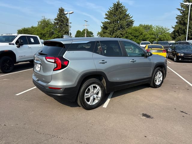 Used 2024 GMC Terrain SLE AWD/4WD image 30
