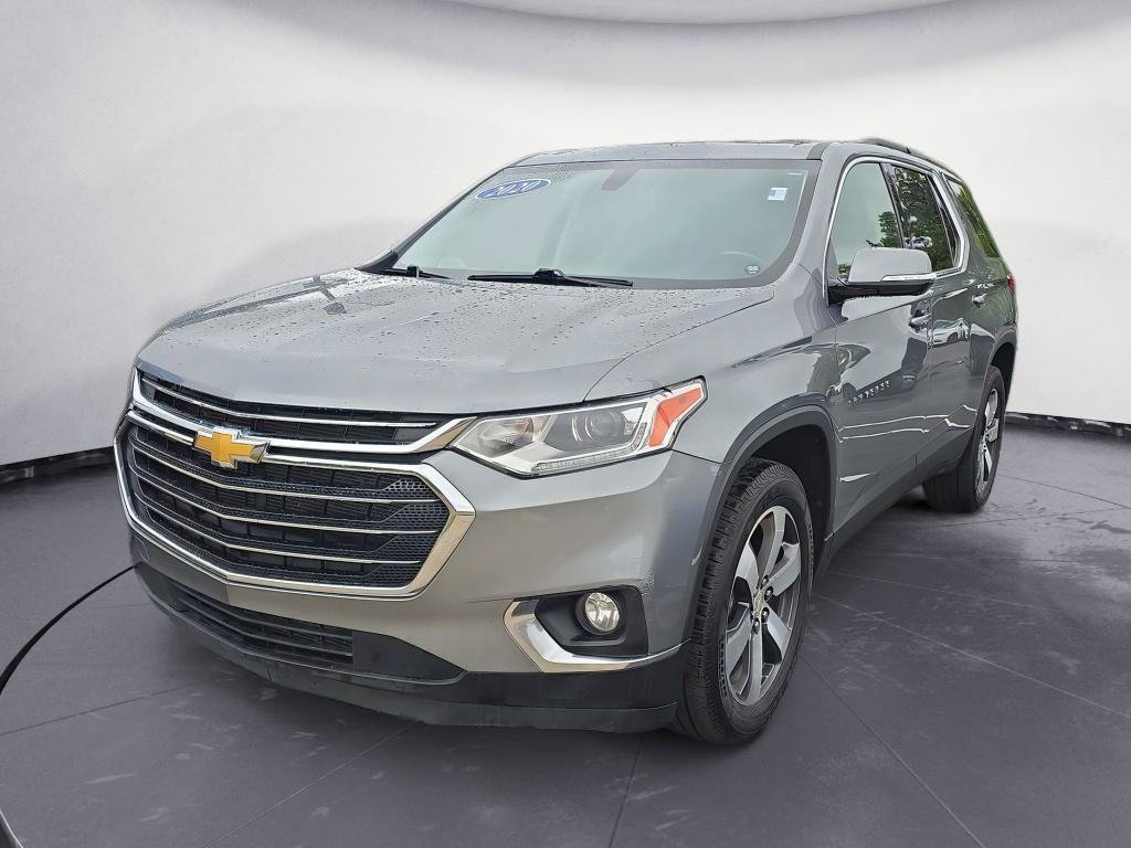 Used 2020 Chevrolet Traverse LT w/ LT Premium Package FWD image 2