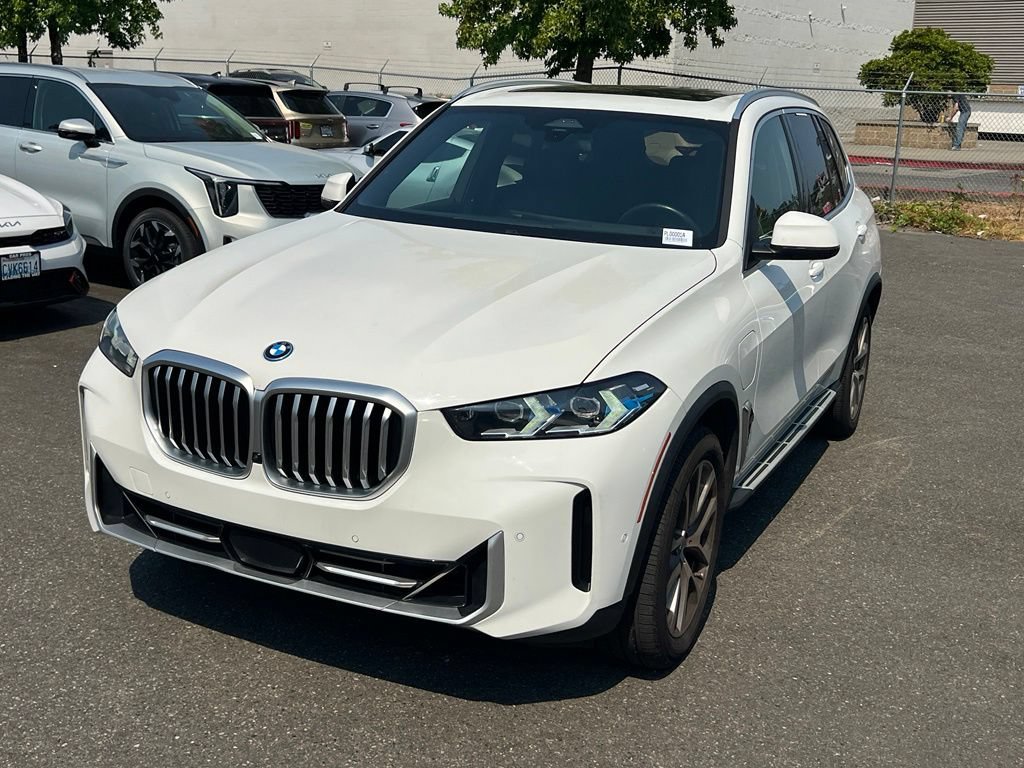 Used 2024 BMW X5 xDrive50e AWD/4WD image 3