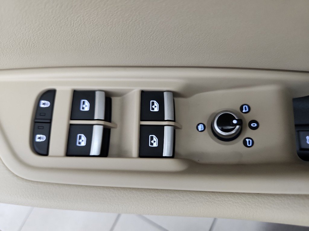 Used 2023 Audi A4 2.0T Premium w/ Convenience Package image 11