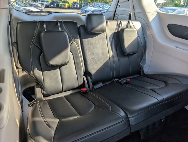 Used 2024 Chrysler Pacifica Touring-L FWD image 12