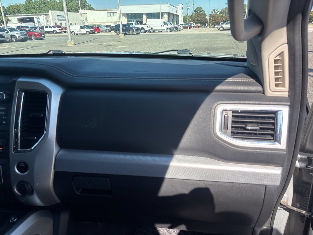 Used 2018 Nissan Titan PRO-4X w/ Pro-4x Convenience Package AWD/4WD image 23