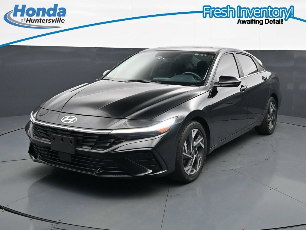 Used 2024 Hyundai Elantra SEL w/ Convenience Package FWD image 4