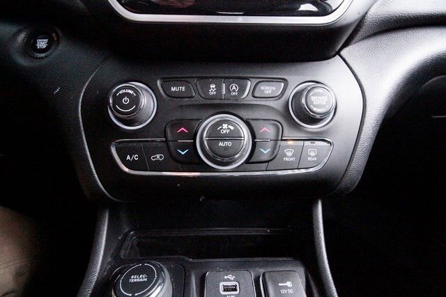 Used 2019 Jeep Cherokee Limited w/ Trailer Tow Group image 14