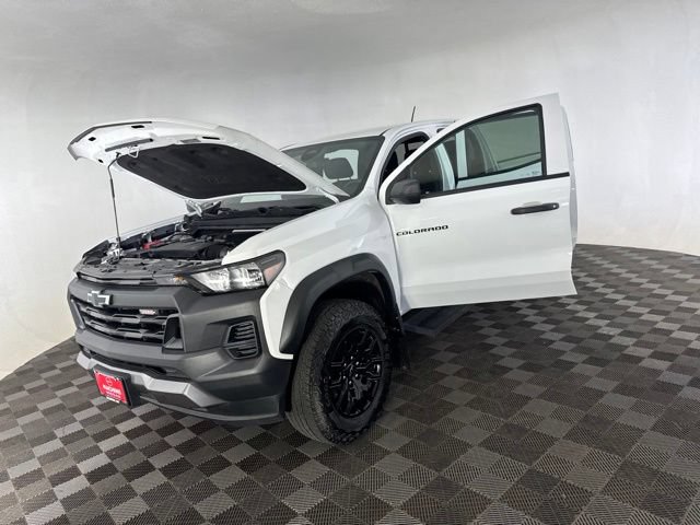 Used 2024 Chevrolet Colorado Trail Boss w/ Advanced Trailering Package AWD/4WD image 10