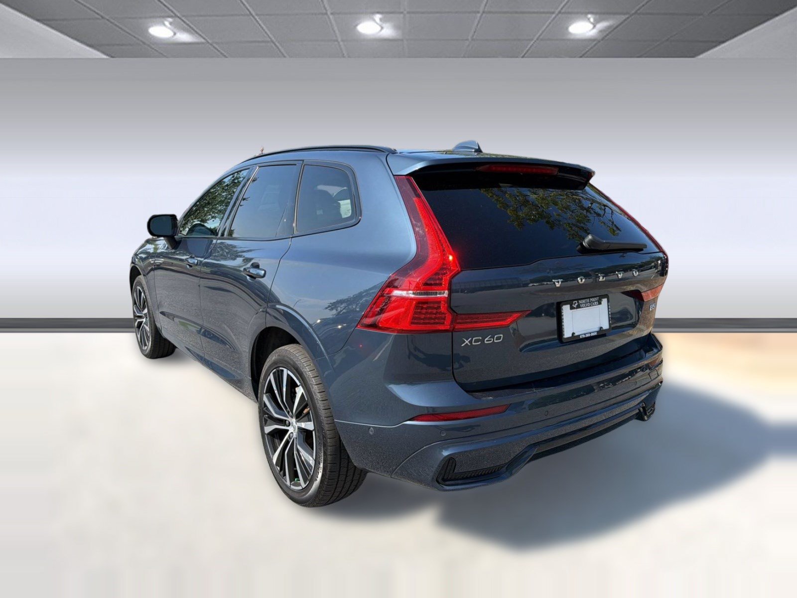 Certified 2024 Volvo XC60 B5 Plus w/ Climate Package AWD/4WD image 3