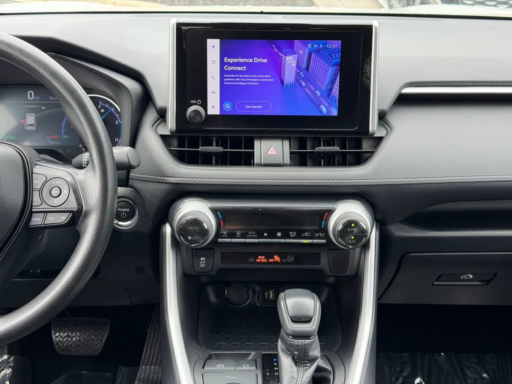 Used 2025 Toyota RAV4 XLE AWD/4WD image 20