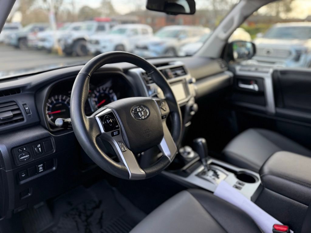Used 2017 Toyota 4Runner SR5 Premium image 13