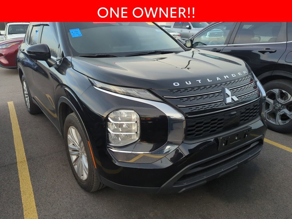 Used 2024 Mitsubishi Outlander ES image 3
