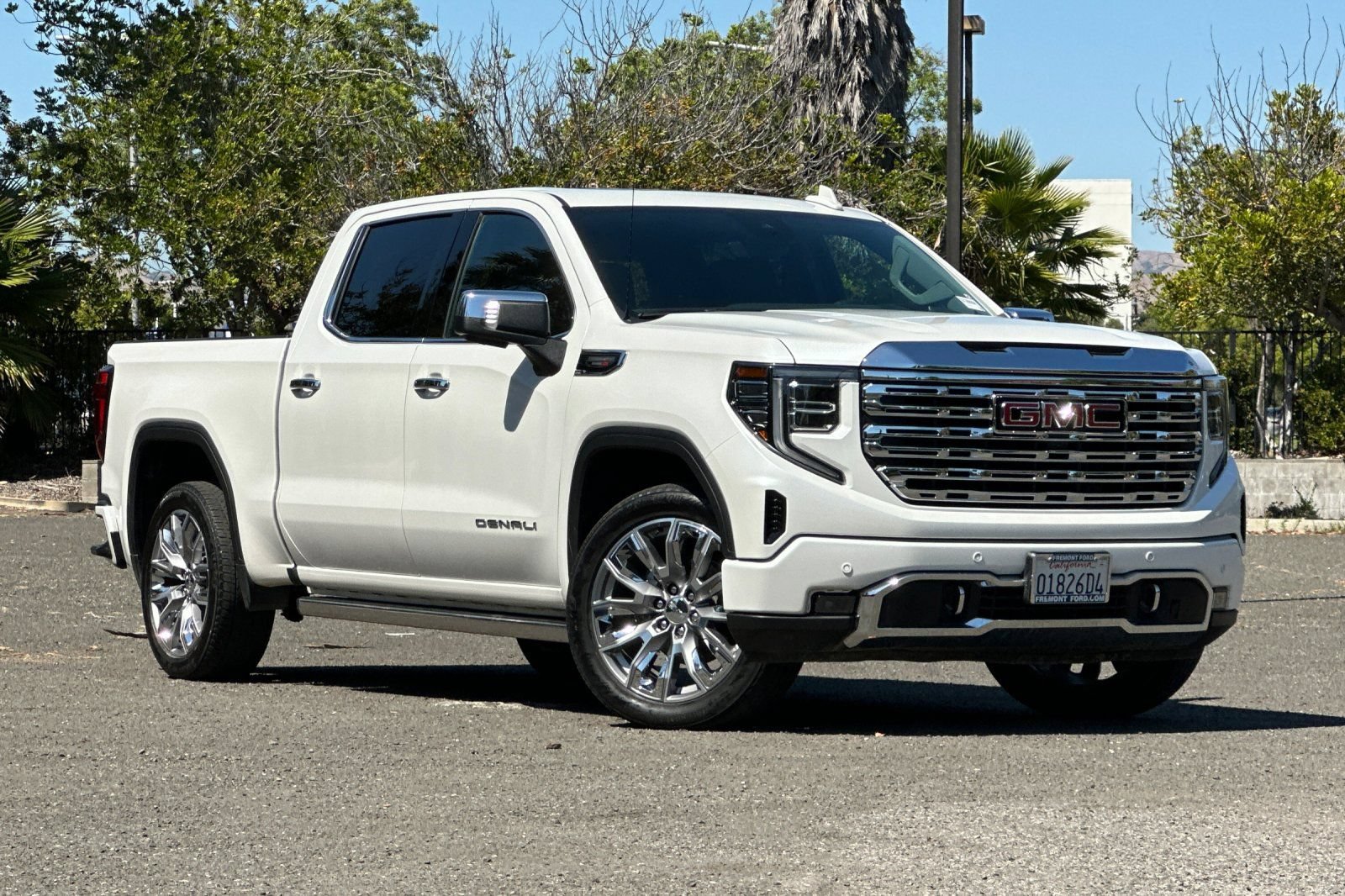 Used 2025 GMC Sierra 1500 Denali w/ Denali Reserve Package AWD/4WD image 2