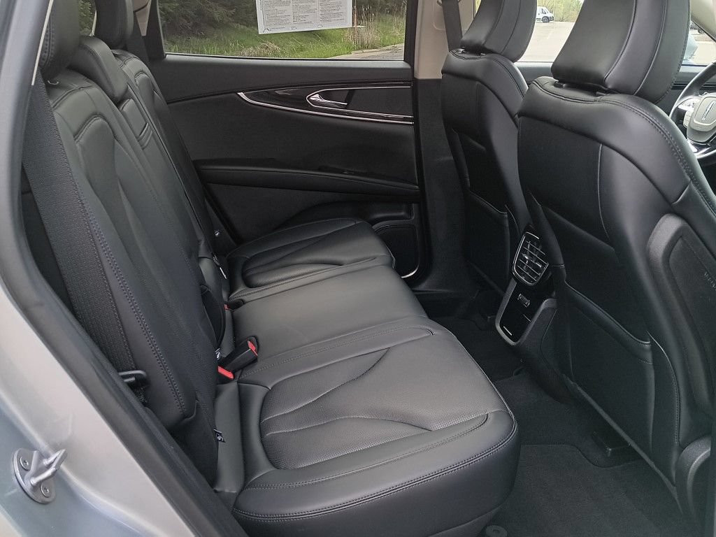 Used 2023 Lincoln Nautilus Reserve AWD/4WD image 29
