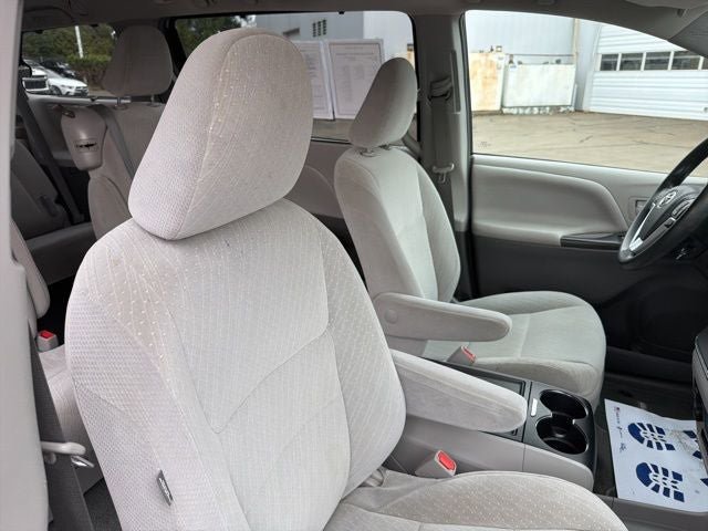 Used 2018 Toyota Sienna LE FWD image 15