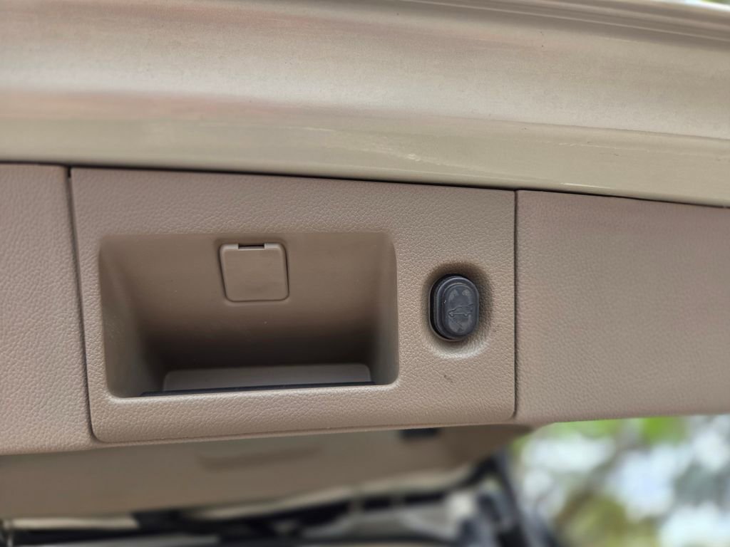 Used 2016 GMC Yukon SLT w/ Open Road Package image 14