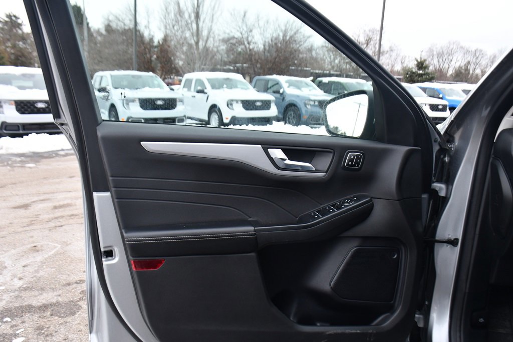 Used 2024 Ford Escape Platinum image 22