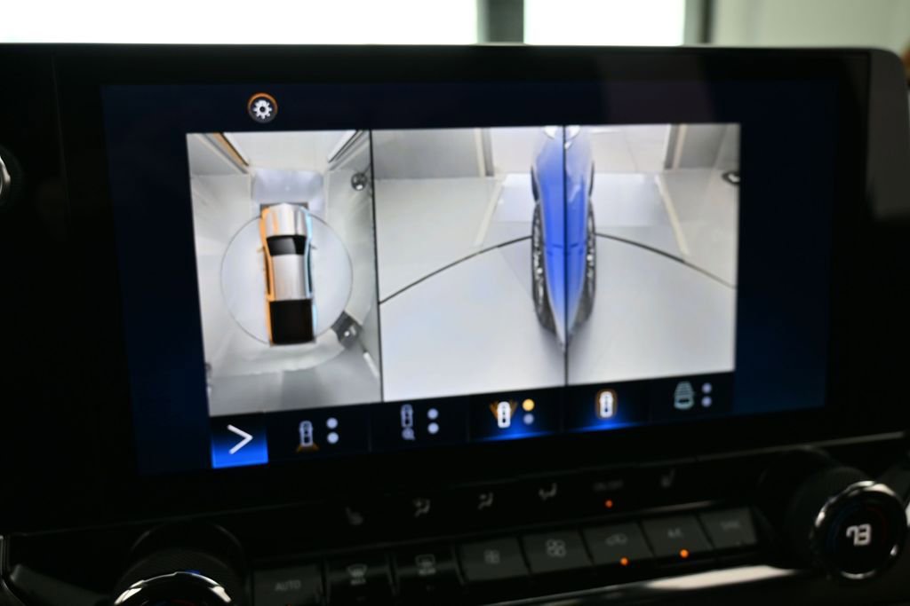 Used 2023 Chevrolet Colorado LT w/ LT Convenience Package II AWD/4WD image 25