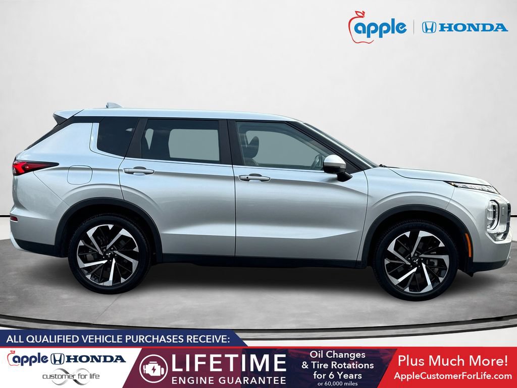 Used 2022 Mitsubishi Outlander SE AWD/4WD image 2