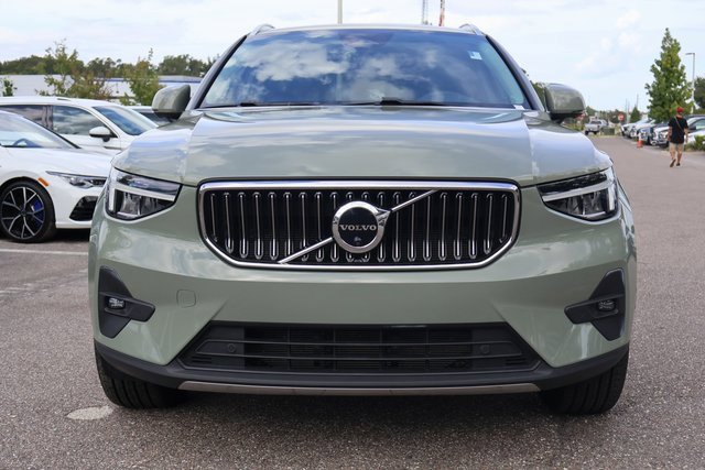 Used 2023 Volvo XC40 B5 Ultimate w/ Protection Package Premier image 2