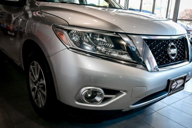 Used 2014 Nissan Pathfinder SL w/ SL Tech Package AWD/4WD image 10