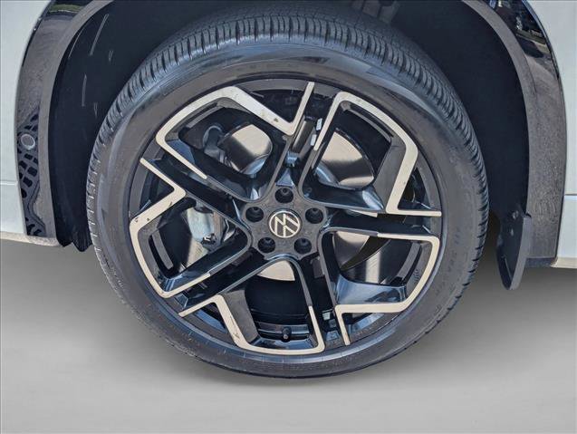 Used 2025 Volkswagen Tiguan SEL R-Line AWD/4WD image 24