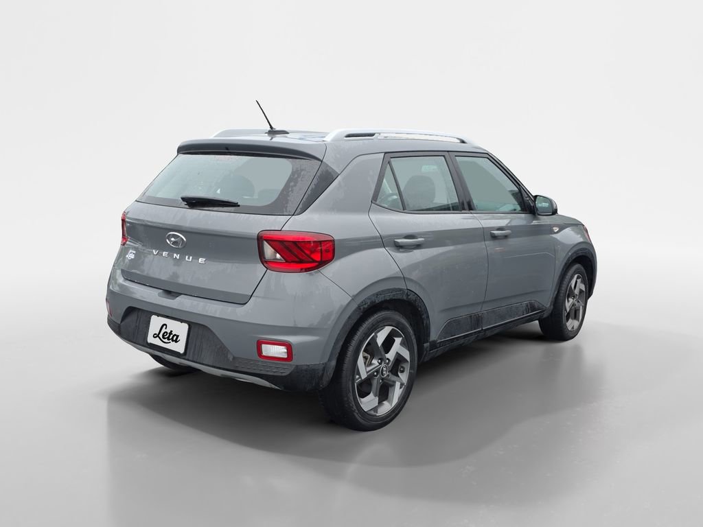 Used 2023 Hyundai Venue SEL w/ Cargo Package FWD image 4