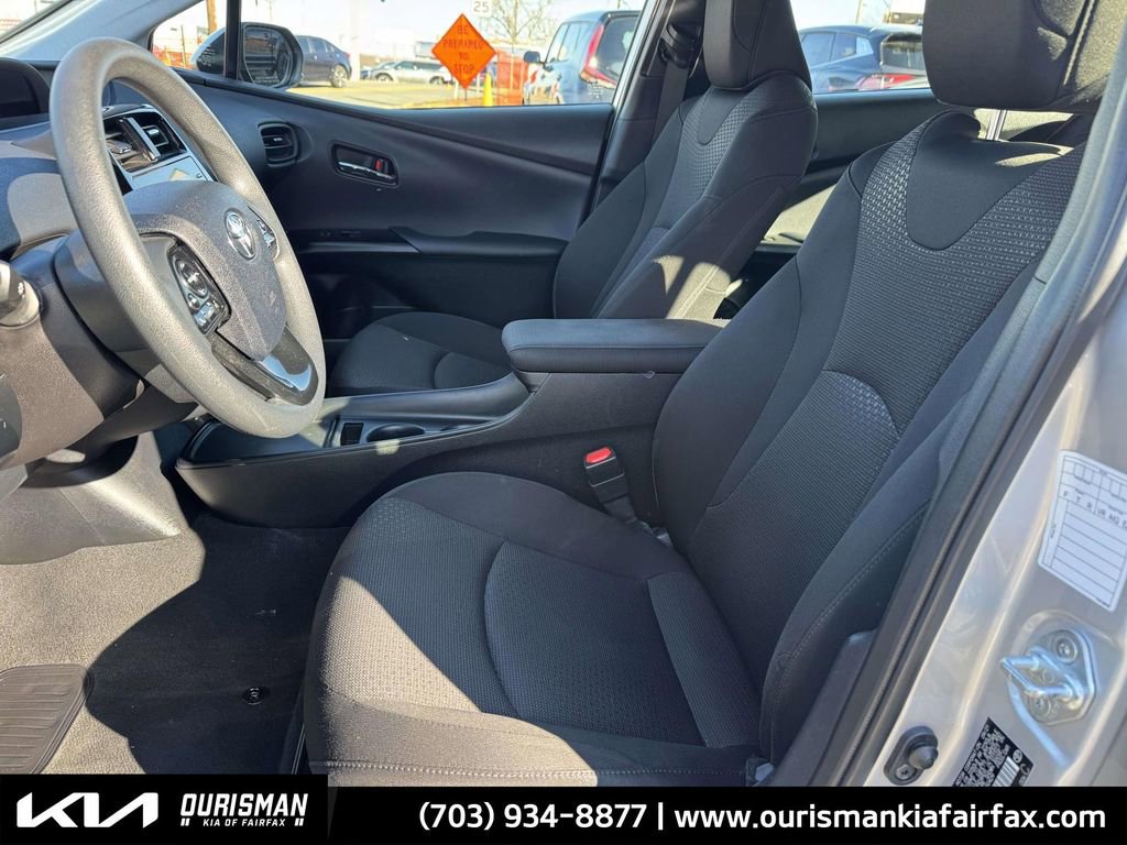 Used 2022 Toyota Prius LE image 10