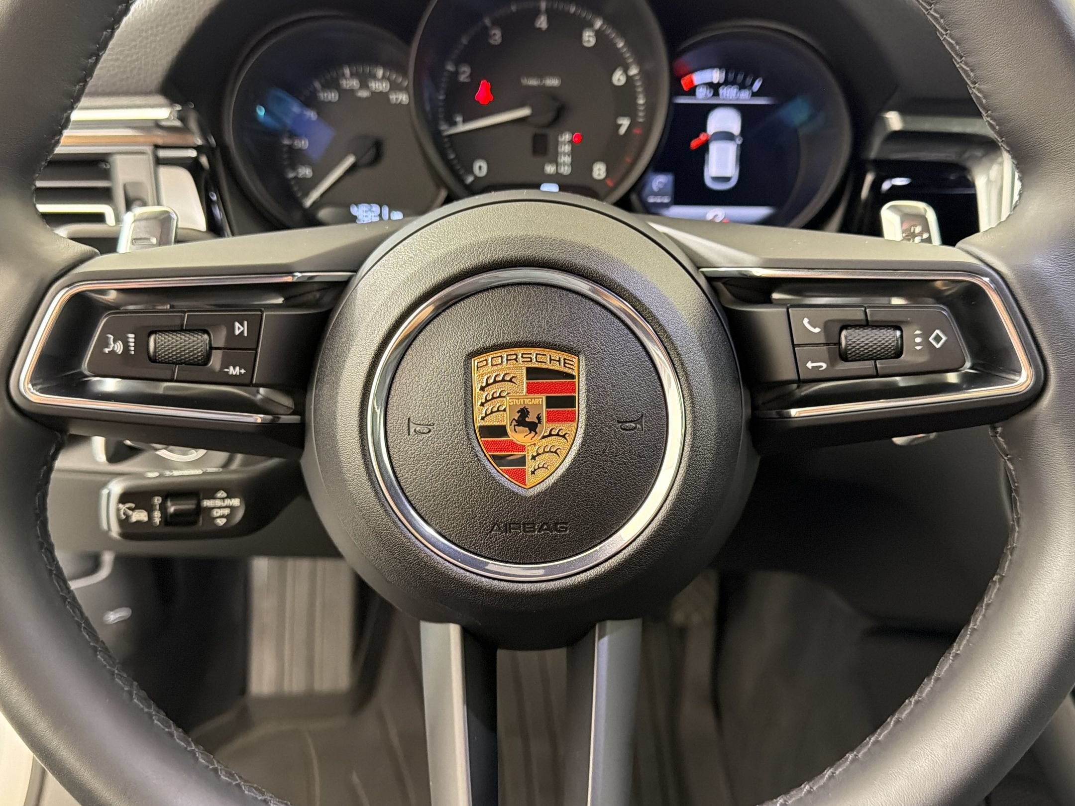 Certified 2025 Porsche Macan AWD/4WD image 19