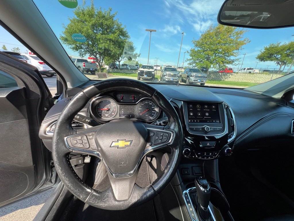 Used 2019 Chevrolet Cruze Premier FWD image 36