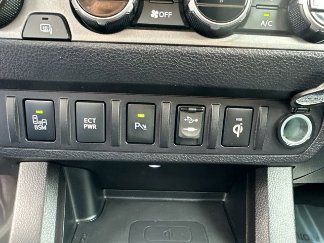 Used 2016 Toyota Tacoma TRD Off-Road w/ Premium & Technology Package image 35