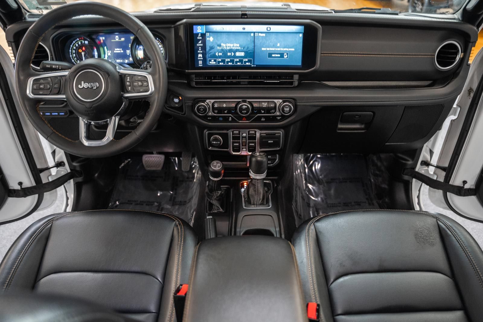 Used 2024 Jeep Wrangler Unlimited Sahara AWD/4WD image 27