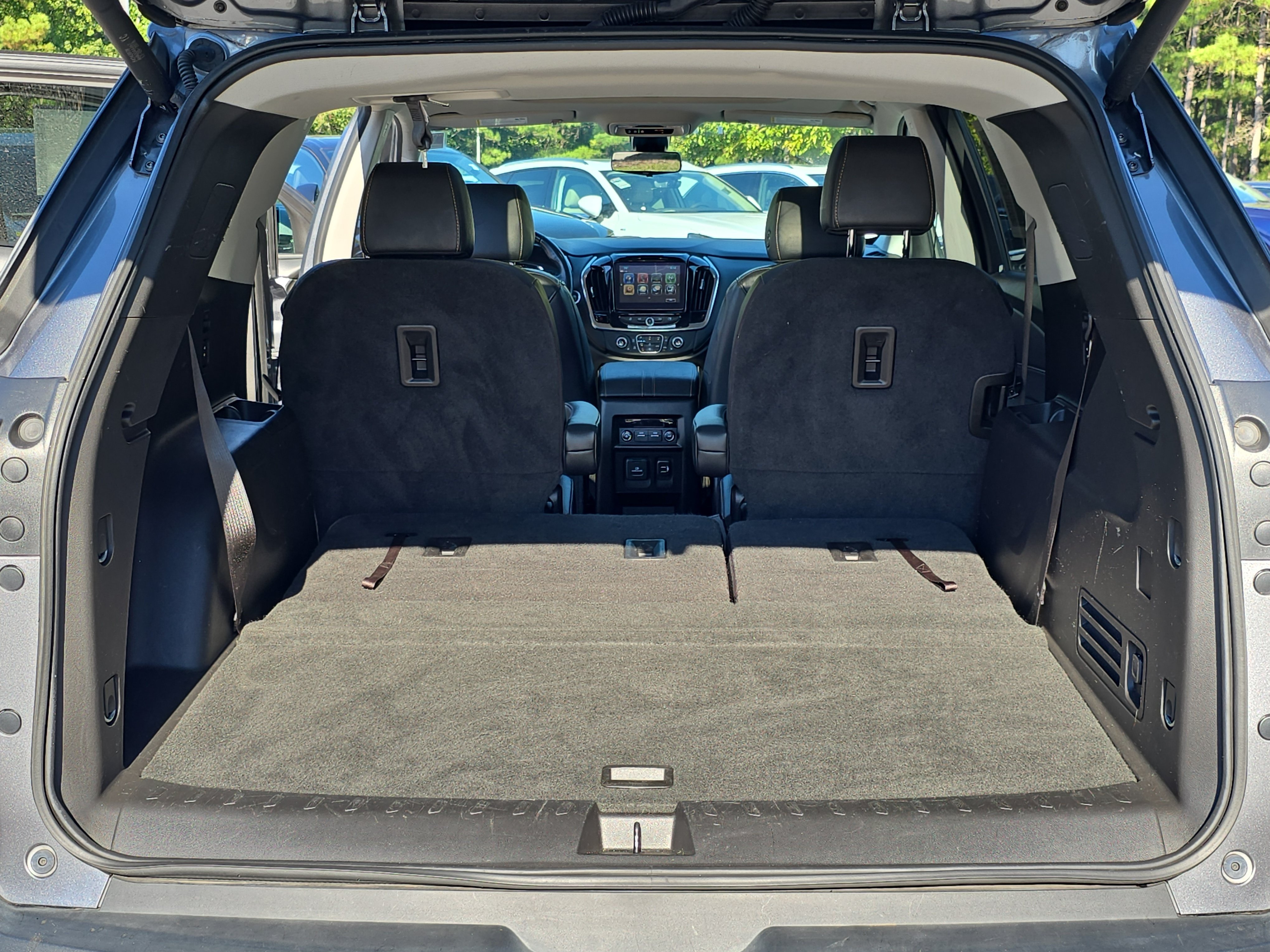 Used 2019 Chevrolet Traverse LT w/ LT Premium Package AWD/4WD image 14