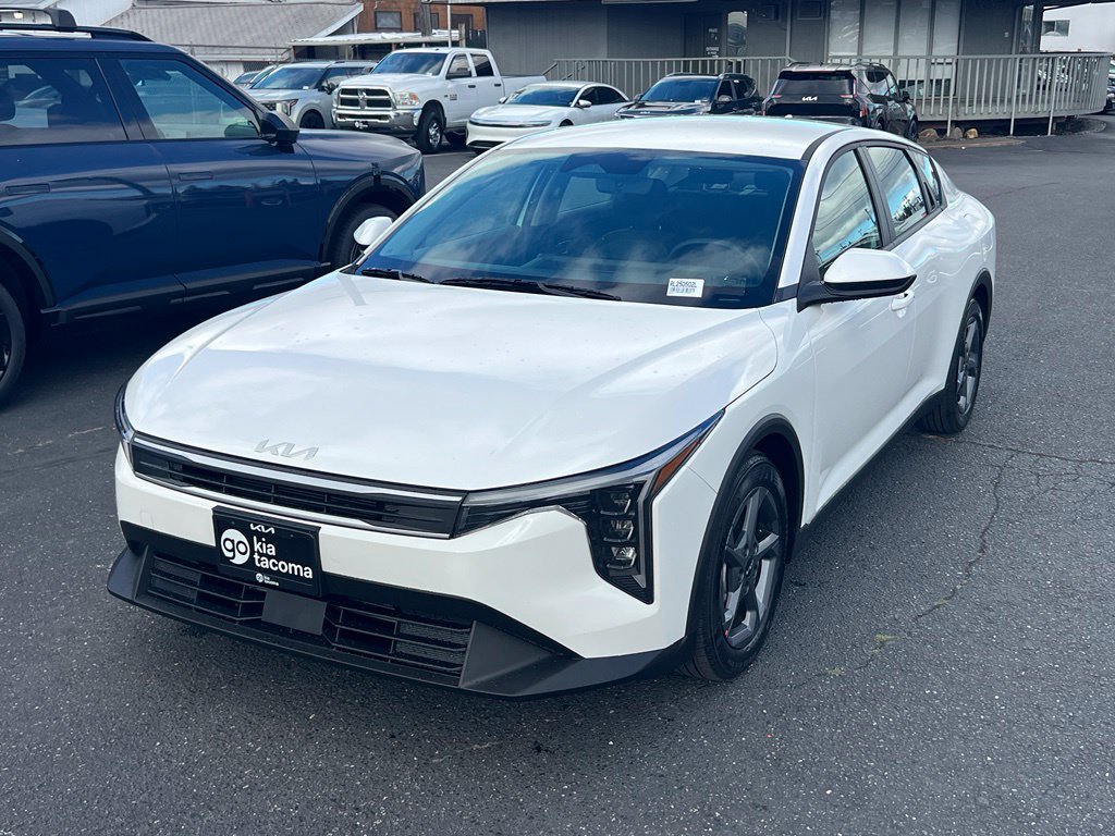 Certified 2025 Kia K4 FWD image 3