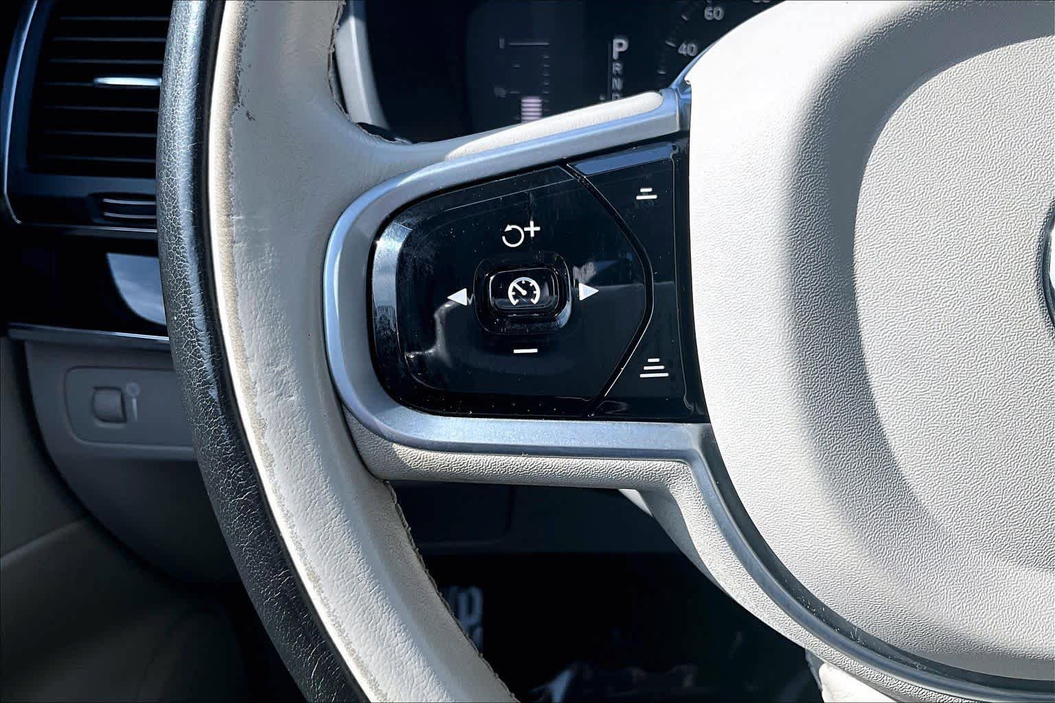 Used 2019 Volvo XC90 T5 Momentum w/ Protection Package FWD image 24