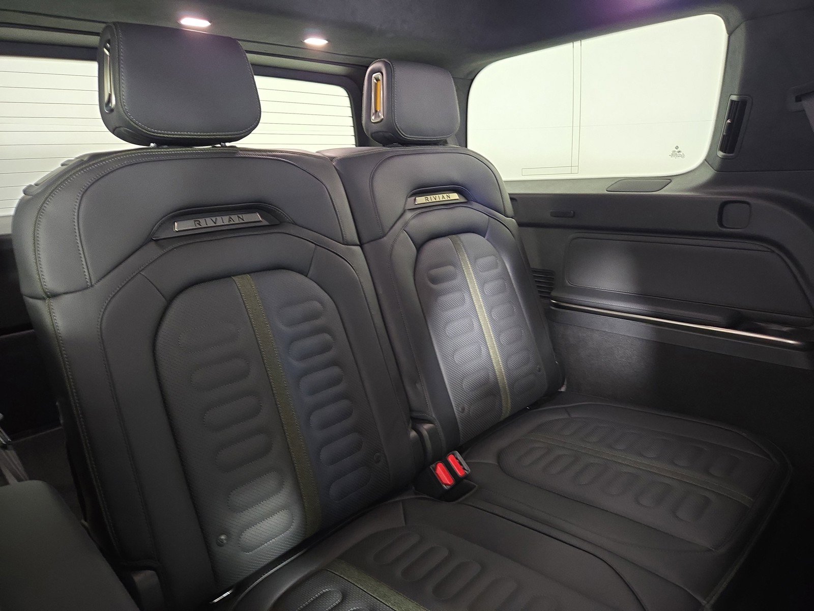 Used 2024 Rivian R1S Adventure image 25