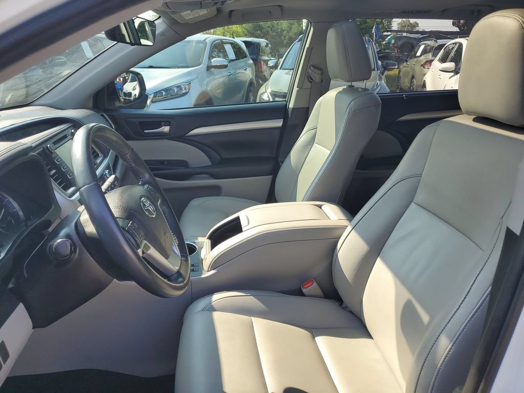 Used 2019 Toyota Highlander XLE AWD/4WD image 7