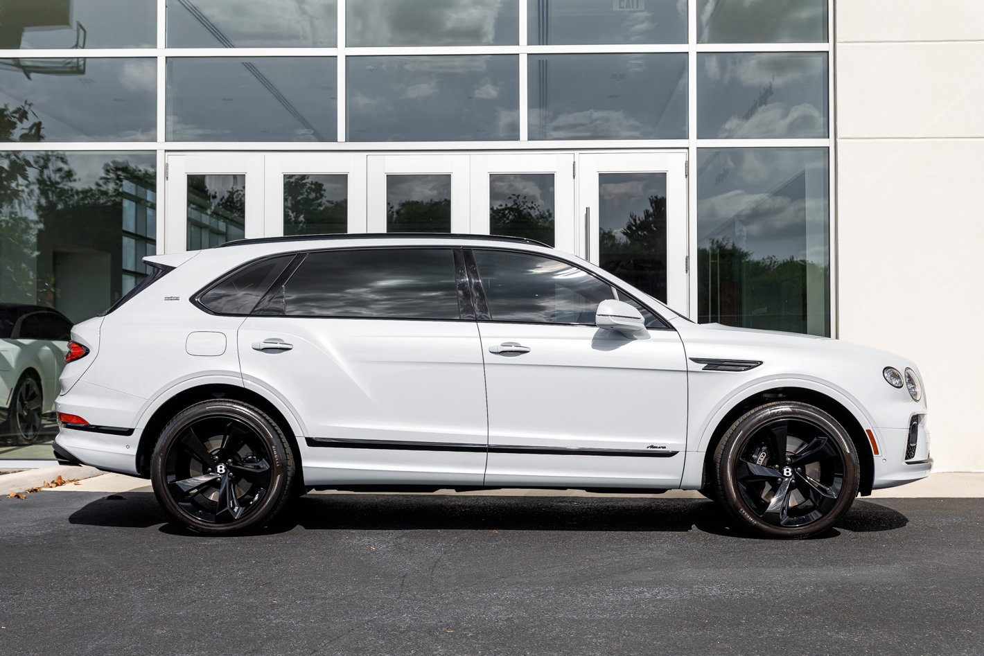 Used 2023 Bentley Bentayga Extended Wheelbase AWD/4WD image 5