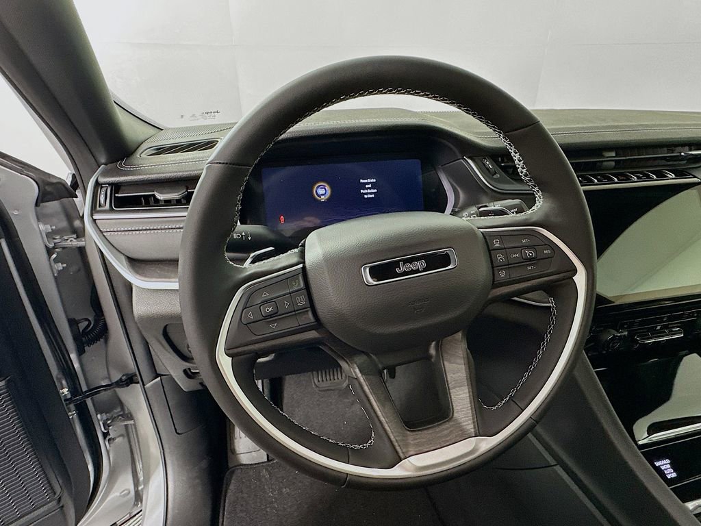 New 2025 Jeep Grand Cherokee Limited image 16
