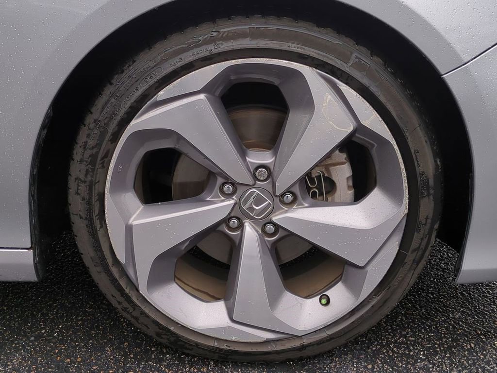 Used 2018 Honda Accord Touring image 11