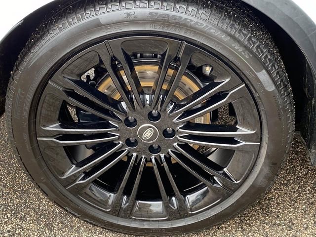 Used 2025 Land Rover Range Rover SE image 23