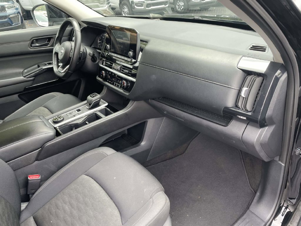 Used 2024 Nissan Pathfinder SV AWD/4WD image 12