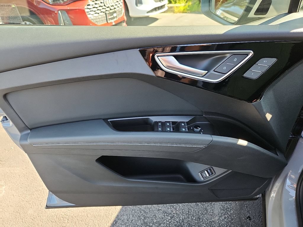 Certified 2025 Audi Q4 e-tron Premium Plus w/ Premium Plus RWD image 17